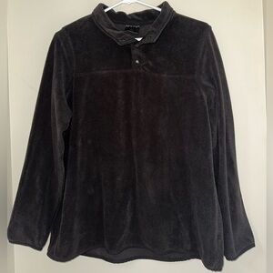 Black fleece pullover